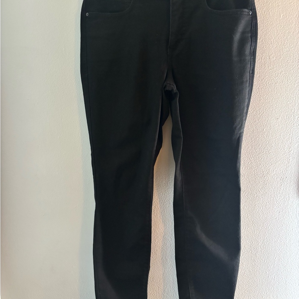 Black Slim Fit black jeans Everflex brand. Size 10 short